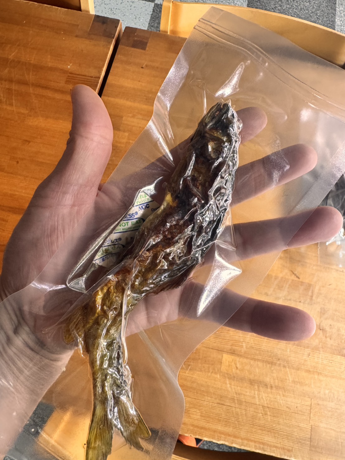 鮎の骨酒【手からはみ出るサイズ】